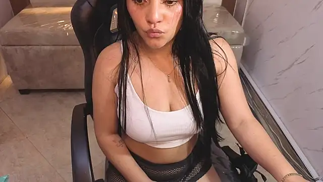scarlett_monroe_b live cam on StripChat