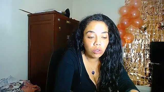 AmaraRoberts420 live cam on StripChat