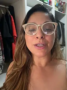 mariiii_morena (Ask my age) - Peladinha e mostrando por 3 minutos