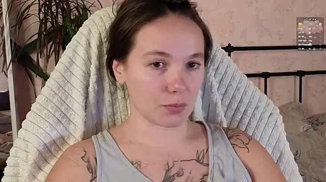 lil_luna_x live cam on StripChat