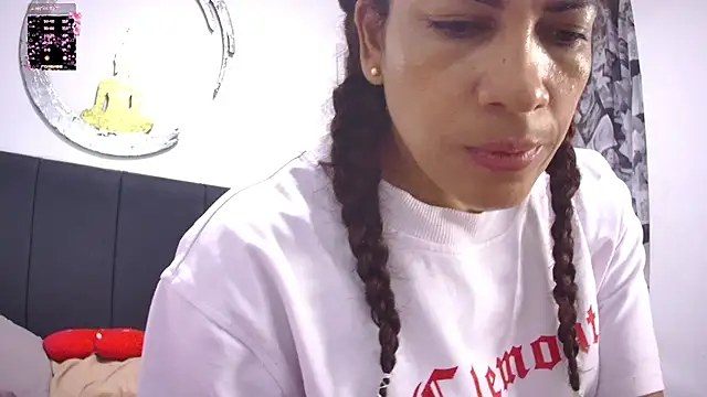 sara_smith45 live cam on StripChat