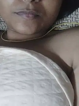 Tamilhot_nithiya live cam on StripChat