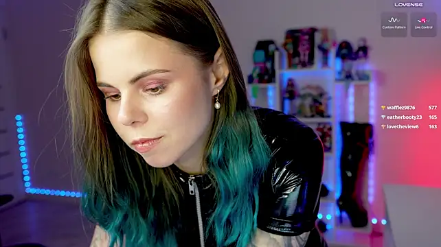 QueenAliceX live cam on StripChat