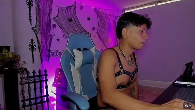 Alejo_montenegro live cam on StripChat