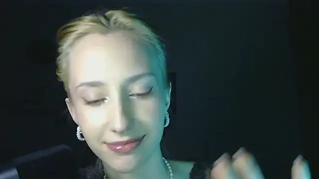 Royal_Silk_ live cam on StripChat