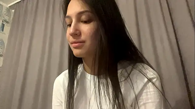 MarinaTuray live cam on StripChat