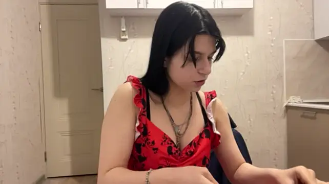 ChrystalWhittet live cam on StripChat