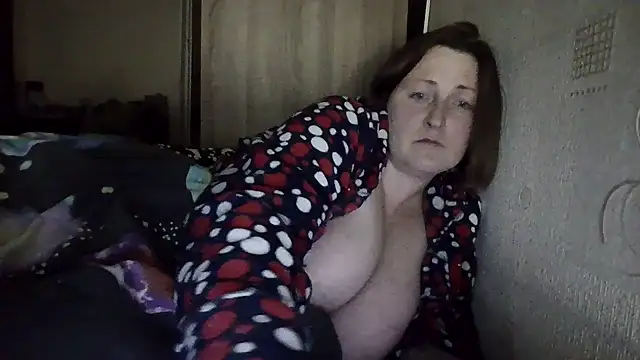 AllaSowinskaya live cam on StripChat