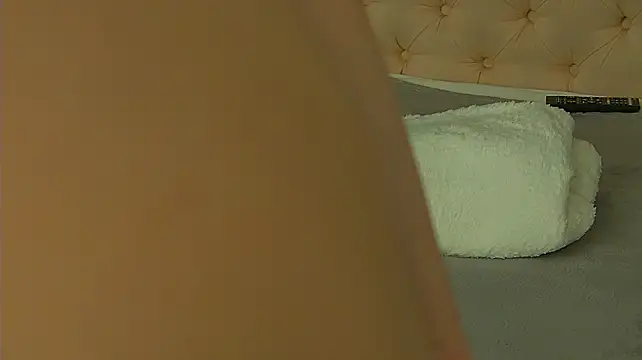 NewLuxxy live cam on StripChat