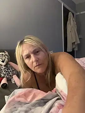 Blondnboujee53