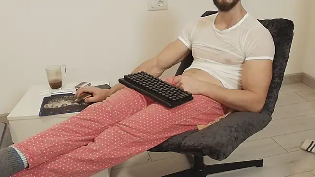 maurotwin (Ask my age) - huge cum on my chest