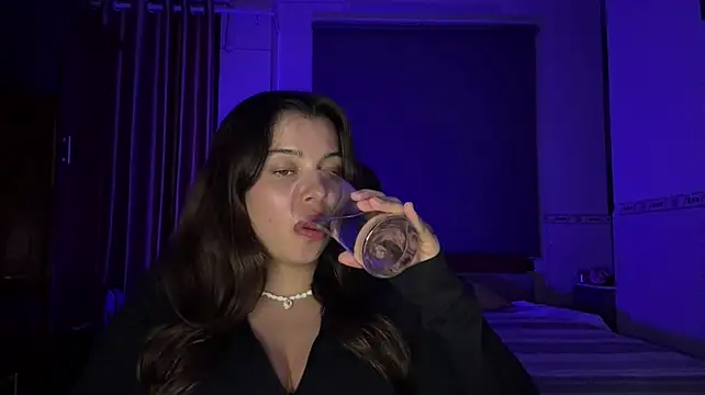 KayleneLoukanis live cam on StripChat
