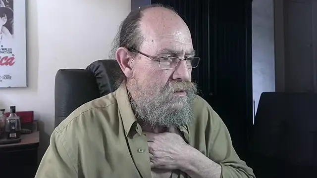 Uncle_Hottie live cam on StripChat