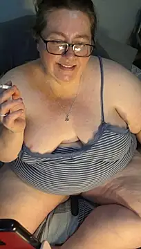 Iceprincess2bad4u live cam on StripChat