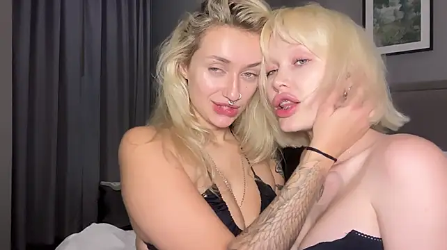 Golden_Aline webcam