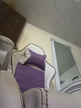 laemmarouse live cam on StripChat