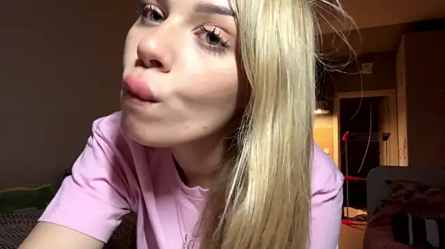 MeaganRisewick live cam on StripChat