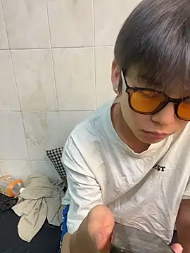 DDD_17 live cam on StripChat