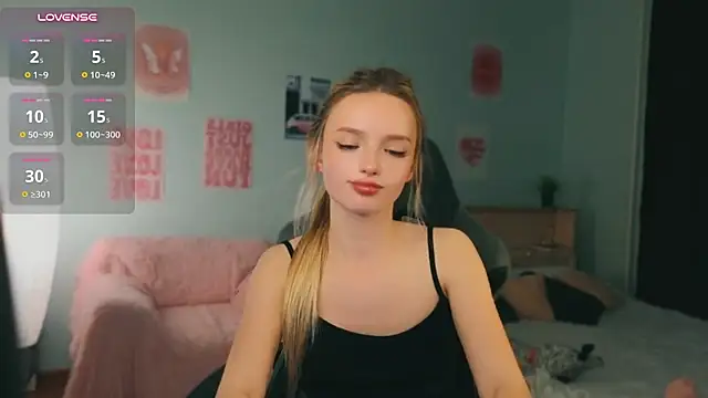 evamoonis live cam on StripChat