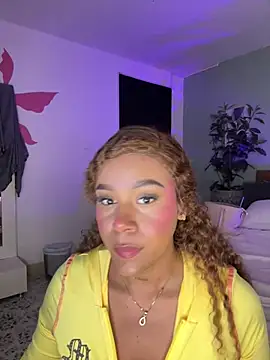 YariRose live cam preview