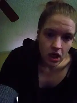 Freakydeafgirl live cam preview