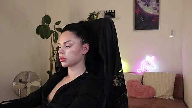 TatianaXoxo1 live cam on StripChat