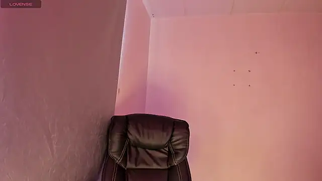 _aish_a live cam on StripChat