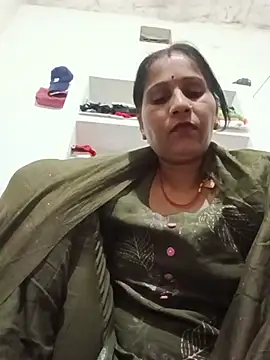 Pariraja_cute live cam on StripChat