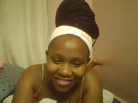 bunny_kiki live cam on StripChat