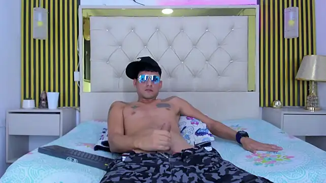 McKinley_Snake live cam on StripChat
