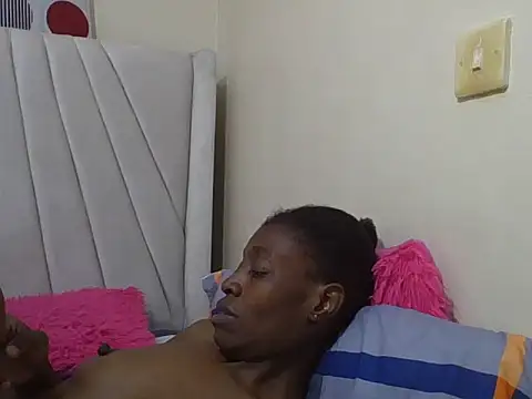 Pretty__254 live cam on StripChat