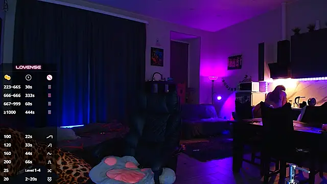 NicoleFancy live cam on StripChat