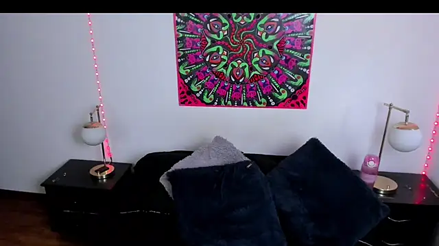 ura_laurapanda live cam on StripChat