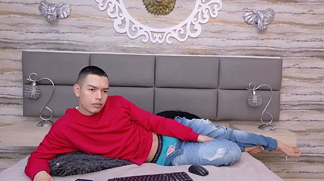 Turjan_Sultan live cam on StripChat