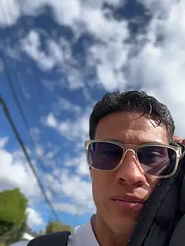 TavoHot_'s Colombian male cam and chat room