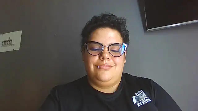 Hailey_Curvy