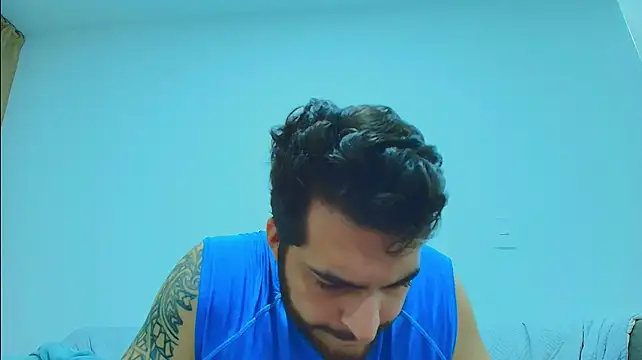 thomas_gun live cam on StripChat