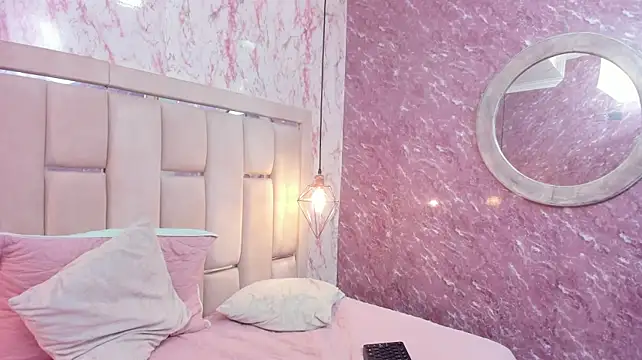 Little_Ariana26