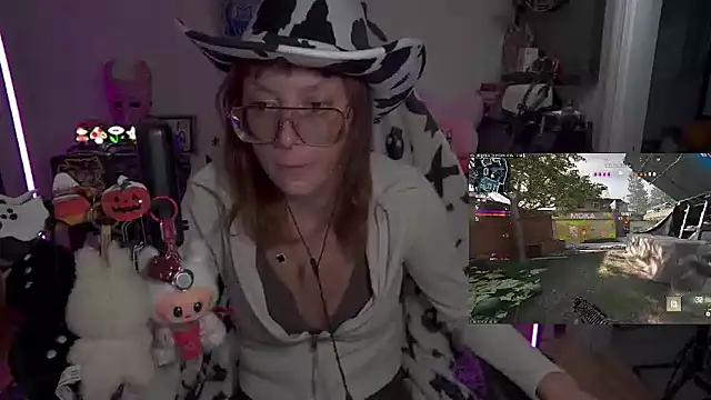 SpaceCowWhore live cam on StripChat
