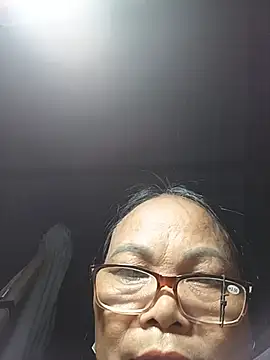 lady-pussy live cam on StripChat
