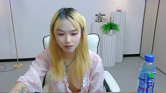 sexy-girl-feifei live cam on StripChat