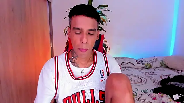 Damianwhite live cam on StripChat