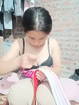 HeresThuy22 live cam on StripChat