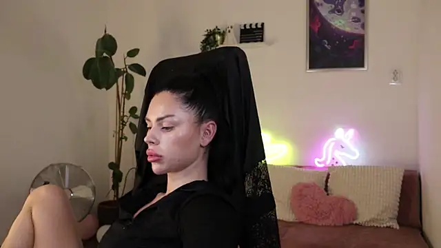 TatianaXoxo1 live cam on StripChat