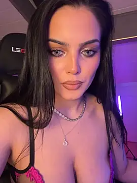 LunnaVey live cam on StripChat