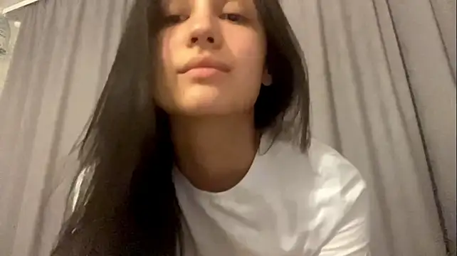 MarinaTuray live cam on StripChat
