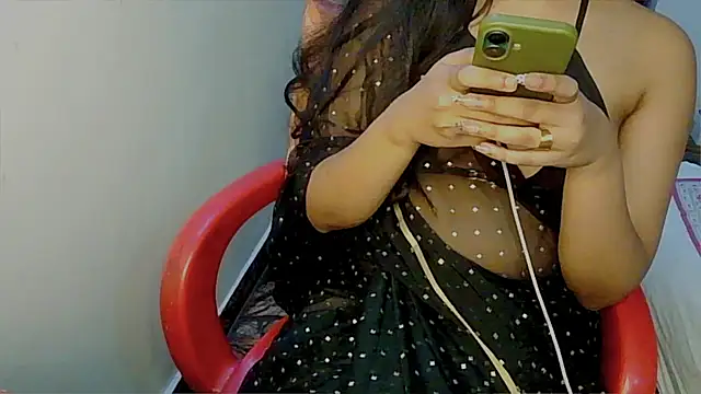 hot_diyaaahhh live cam on StripChat