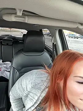 ThornsandHoney live room snapshot on Stripchat
