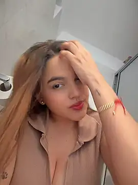 Colibri_xxx live cam on StripChat