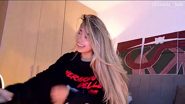 Hornyholly__